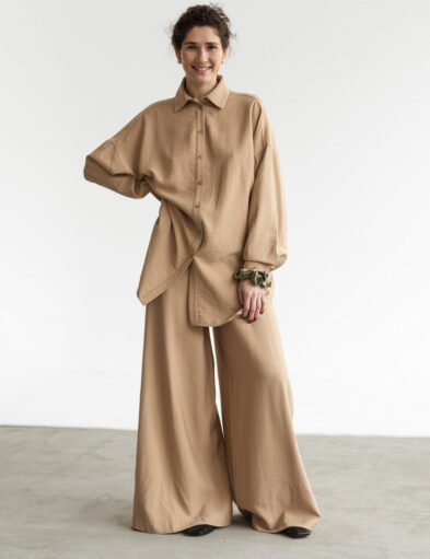 Biege Crash-Satin Trousers